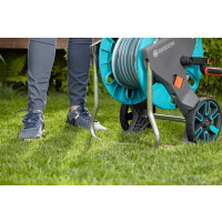 GARDENA Schlauchwagen CleverRoll M Set, Schlauchhalter mit Schlauch, Systemteilen, Spritze